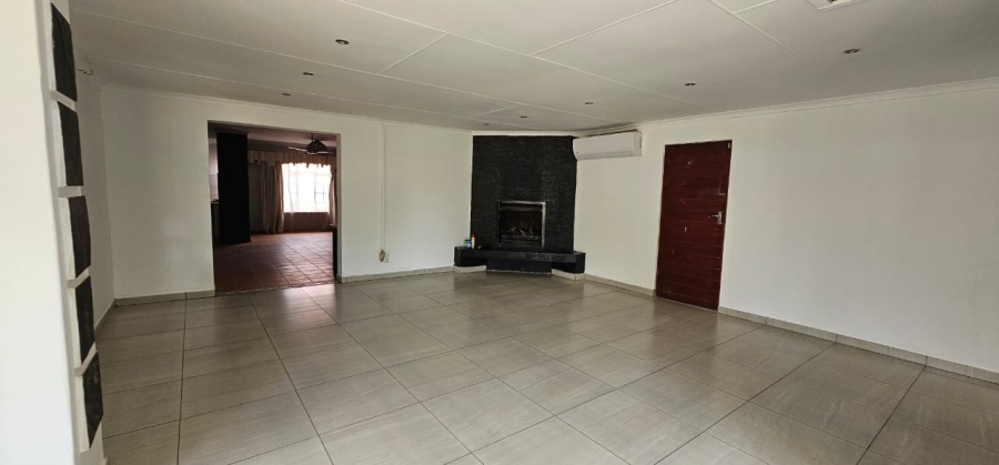 5 Bedroom Property for Sale in Mooinooi North West